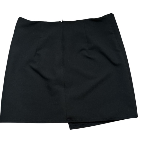 4th & Reckless Black Asymmetrical Mini Skirt Gold Hook & Eye Detail Size 10 NWT - Picture 4 of 10